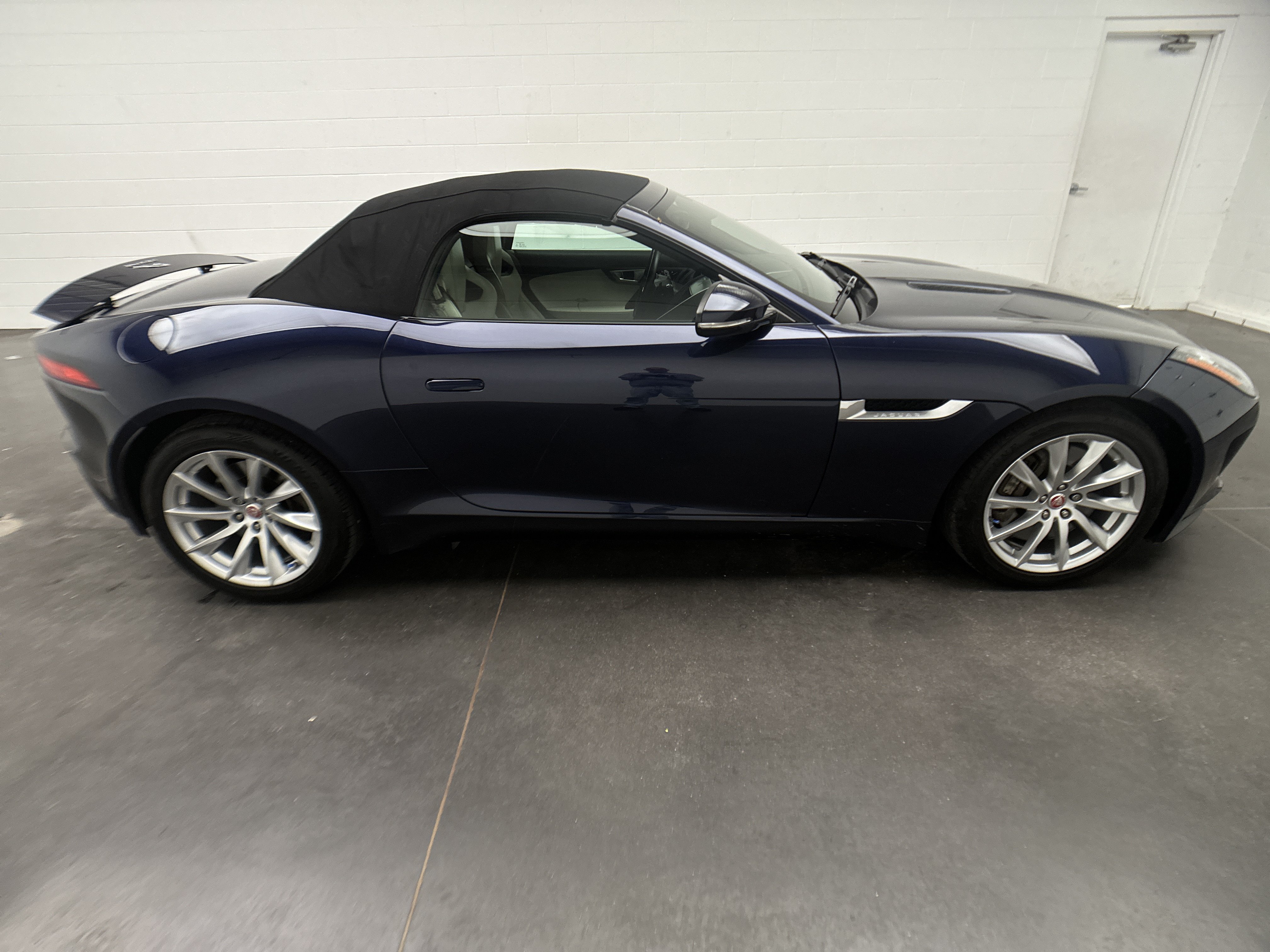 Used 2016 Jaguar F-TYPE Convertible RWD image 9