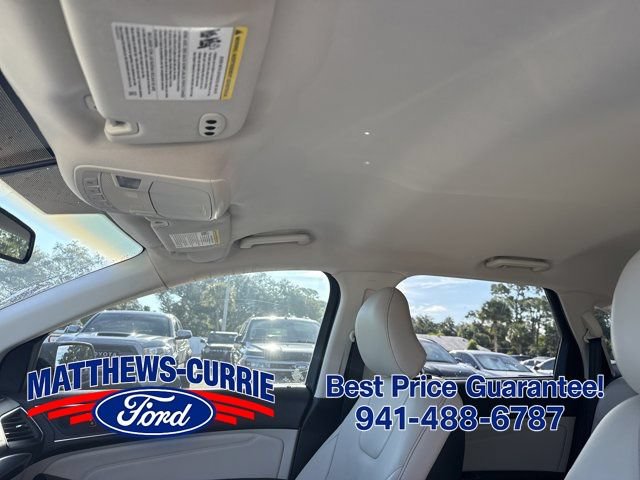 Used 2016 Ford Edge Titanium w/ Technology Package FWD image 11