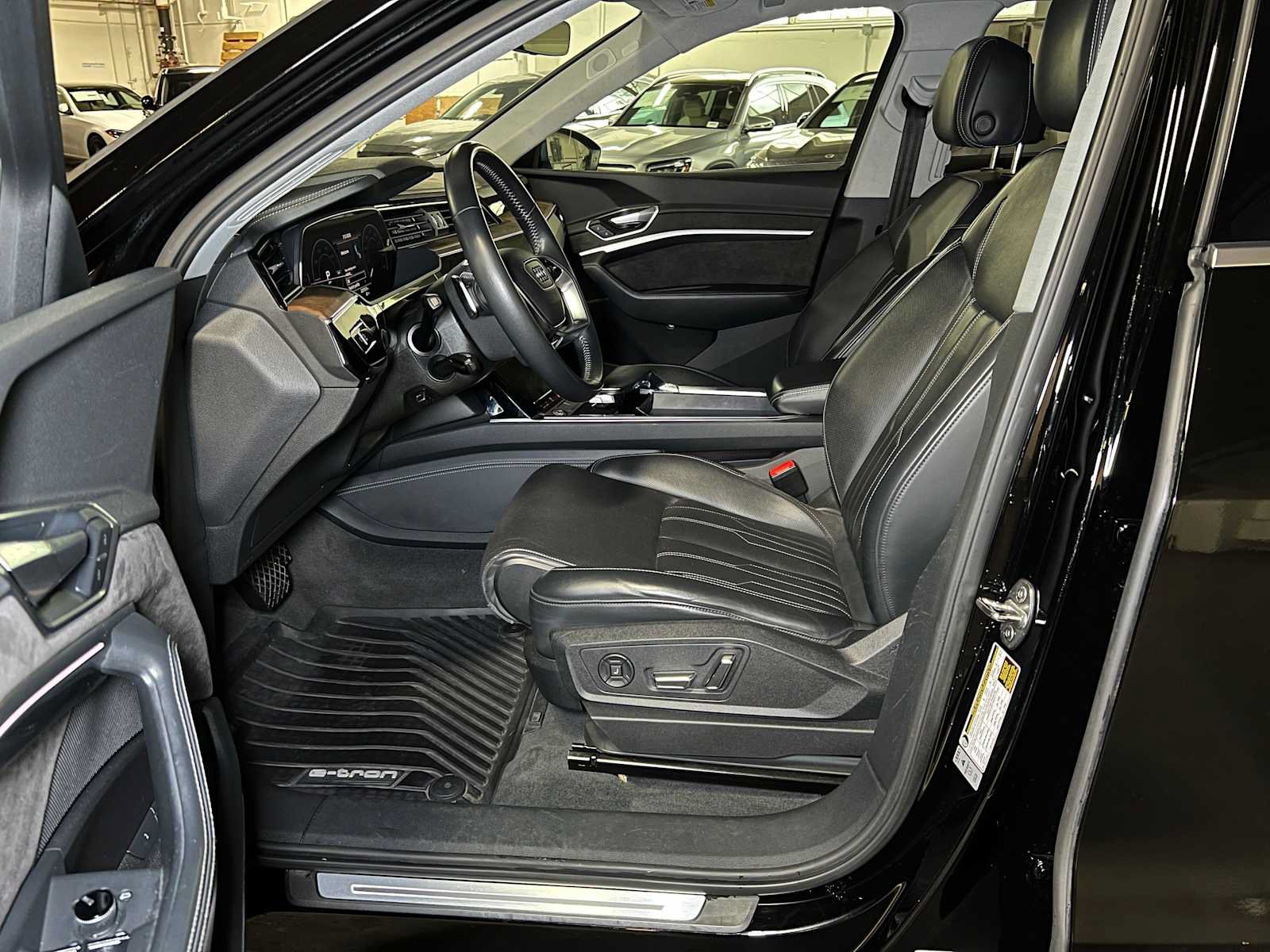 Used 2019 Audi e-tron Prestige w/ Prestige Package AWD/4WD image 23