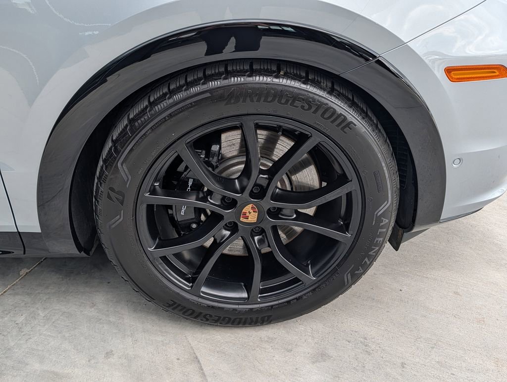 Certified 2025 Porsche Cayenne GTS image 29