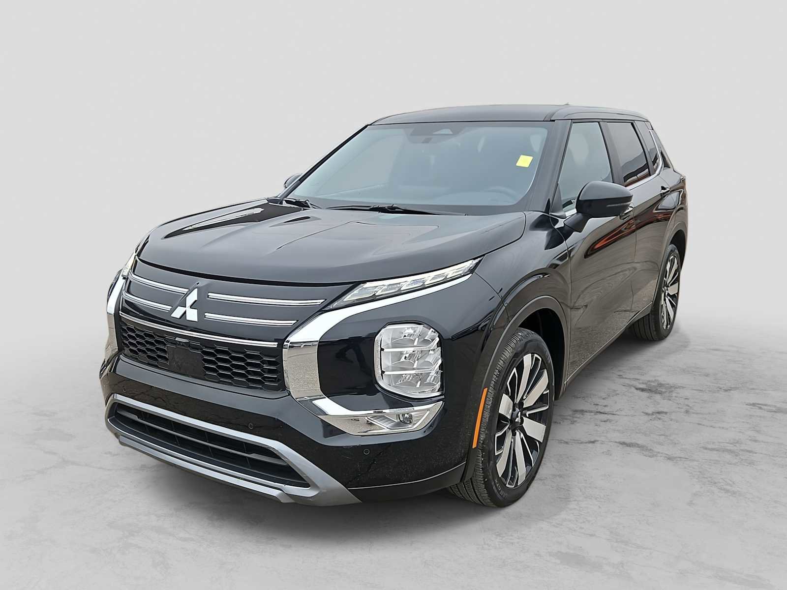 Used 2025 Mitsubishi Outlander SE