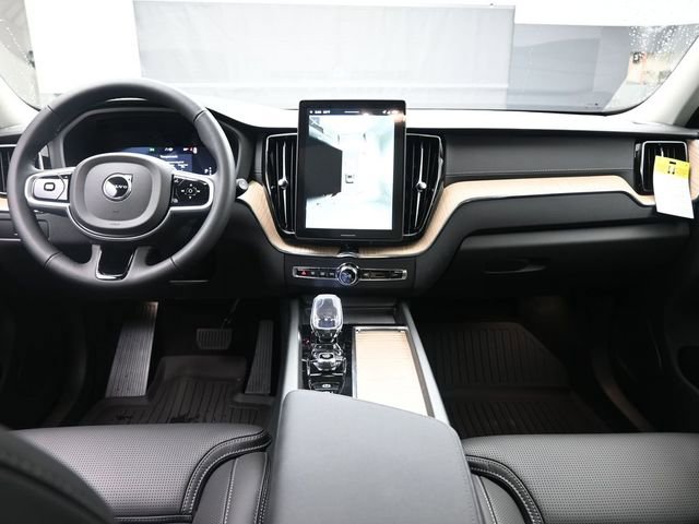 Used 2026 Volvo XC60 B5 Ultra w/ Protection Package Premier image 9