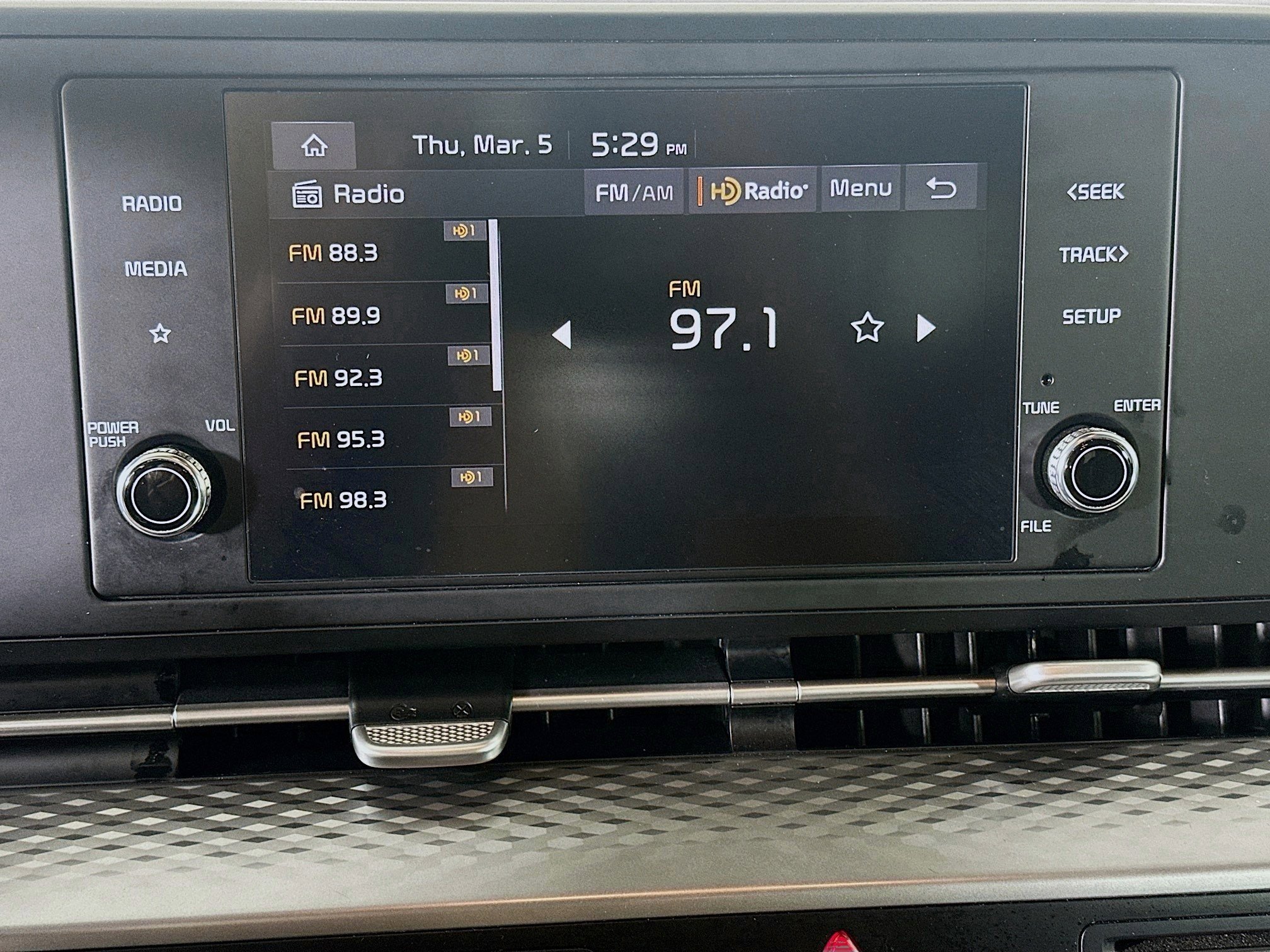 Used 2024 Kia Carnival LX image 21