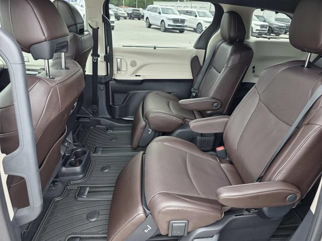 Used 2023 Toyota Sienna Platinum FWD image 8