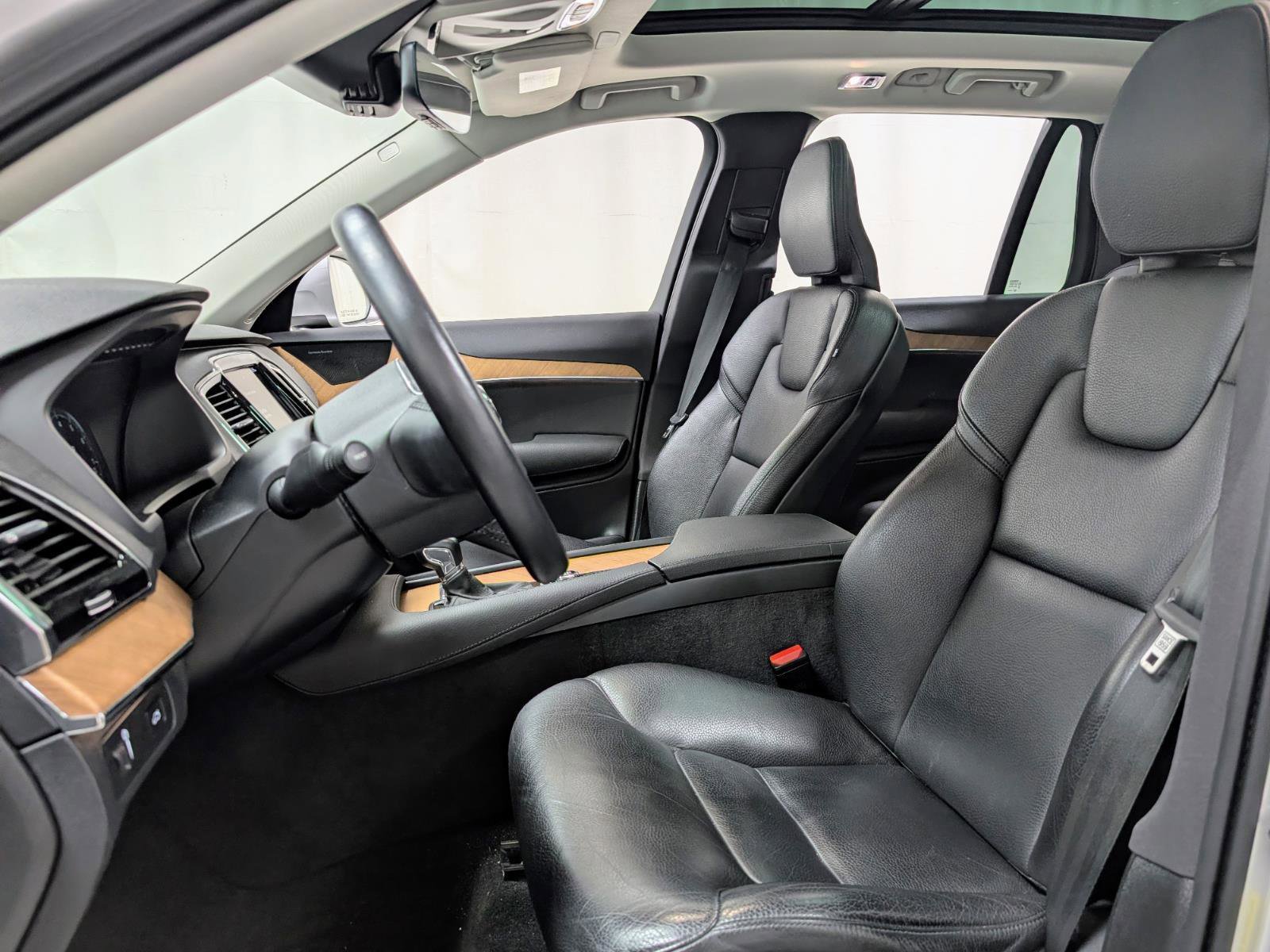 Used 2022 Volvo XC90 T6 Momentum w/ Advanced Package image 15