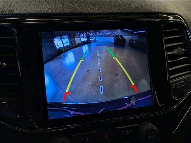 Used 2019 Jeep Grand Cherokee Limited AWD/4WD image 15