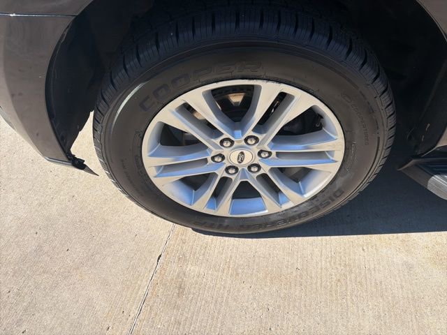 Used 2024 Ford Expedition XLT image 5