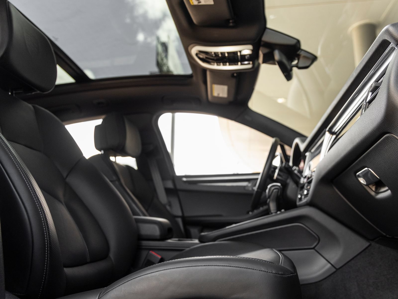 Certified 2024 Porsche Macan S AWD/4WD image 45