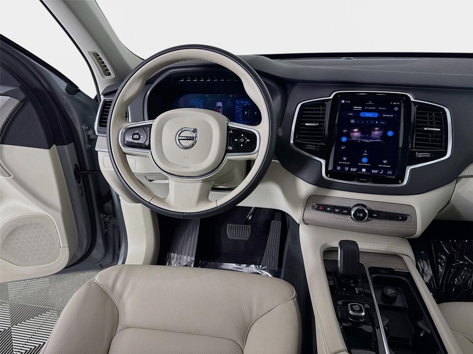 Used 2025 Volvo XC90 B6 Plus w/ Protection Package Premier AWD/4WD image 25