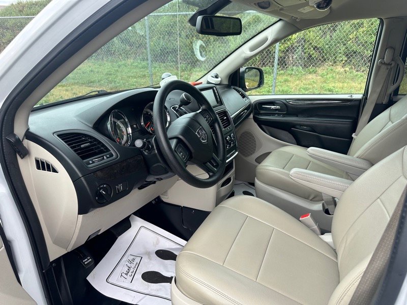 Used 2019 Dodge Grand Caravan SE image 23