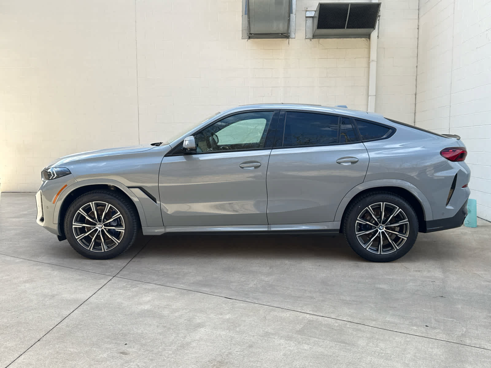Used 2026 BMW X6 xDrive40i w/ Climate Comfort Package AWD/4WD image 5