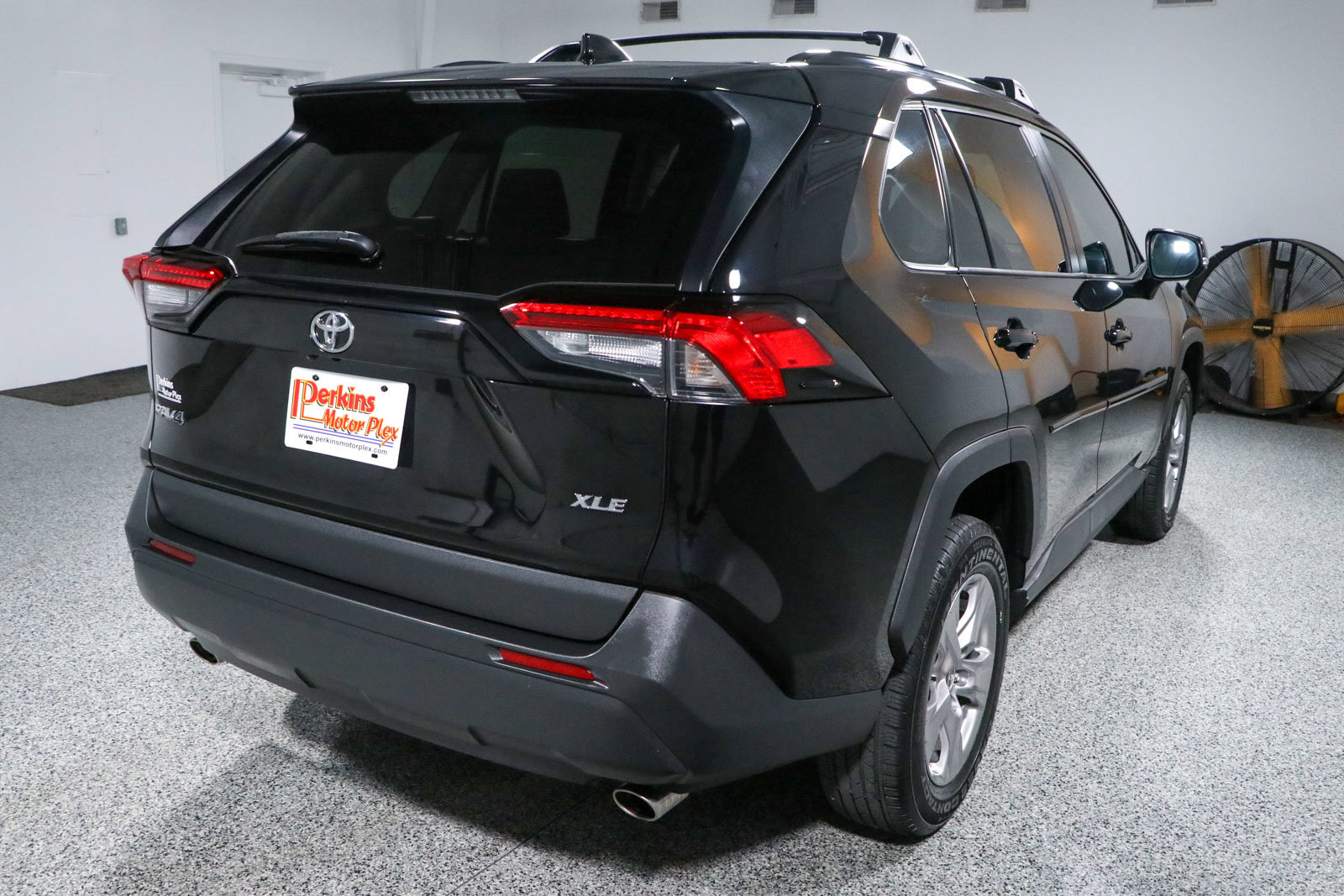 Used 2022 Toyota RAV4 XLE w/ Convenience Package FWD image 7