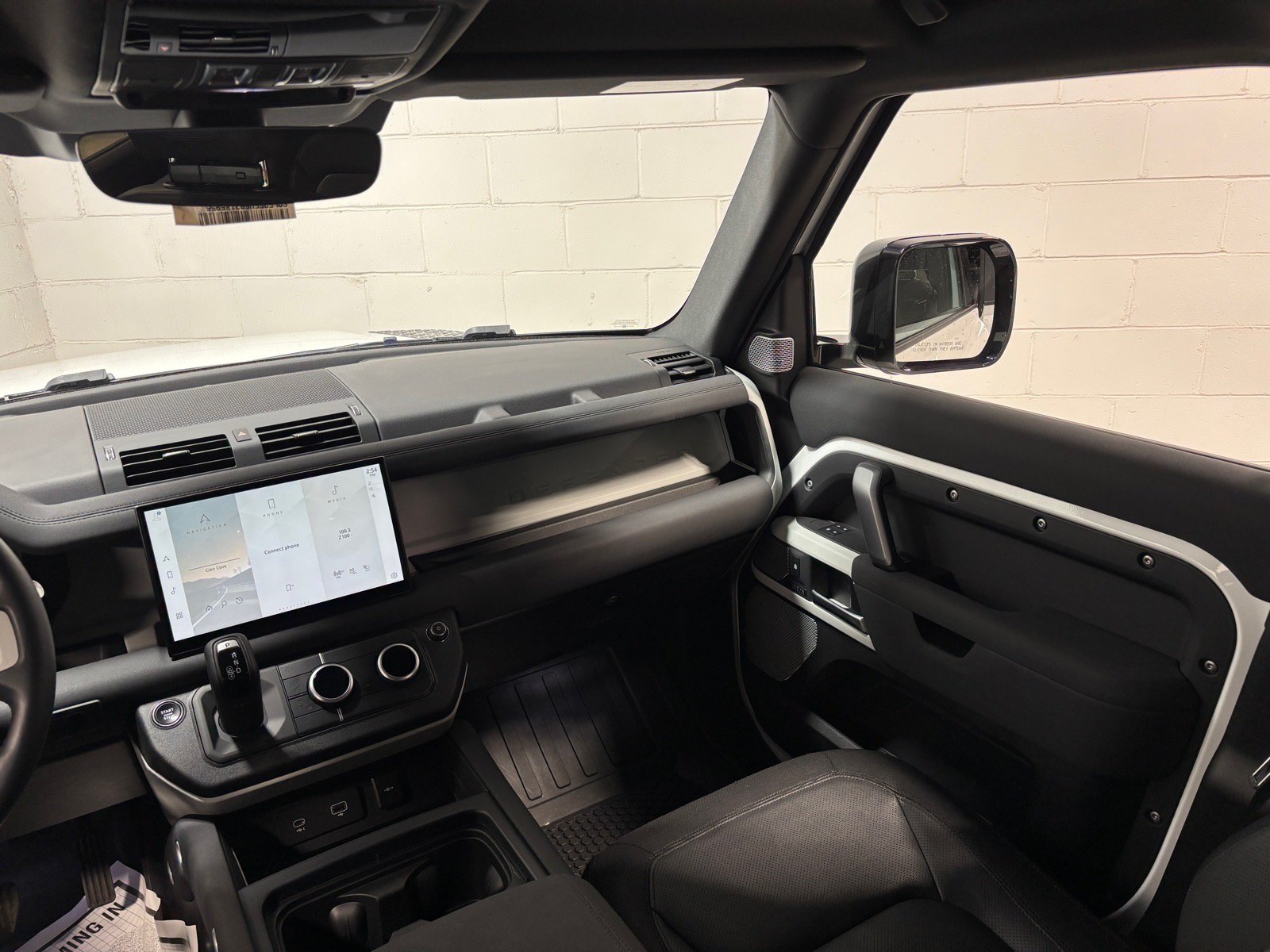Used 2023 Land Rover Defender 130 X-Dynamic SE AWD/4WD image 35
