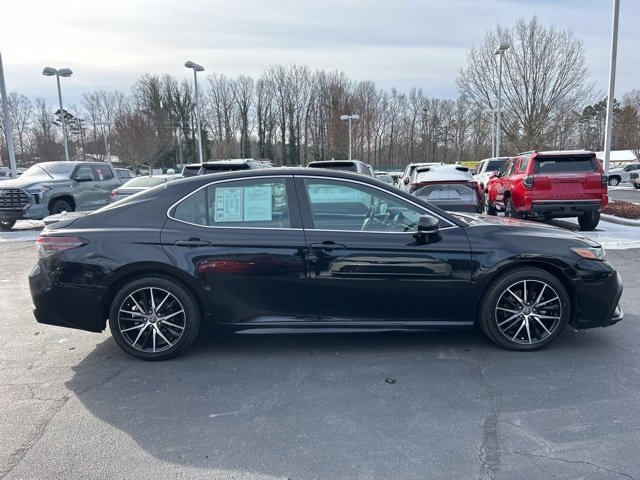 Used 2022 Toyota Camry SE image 4