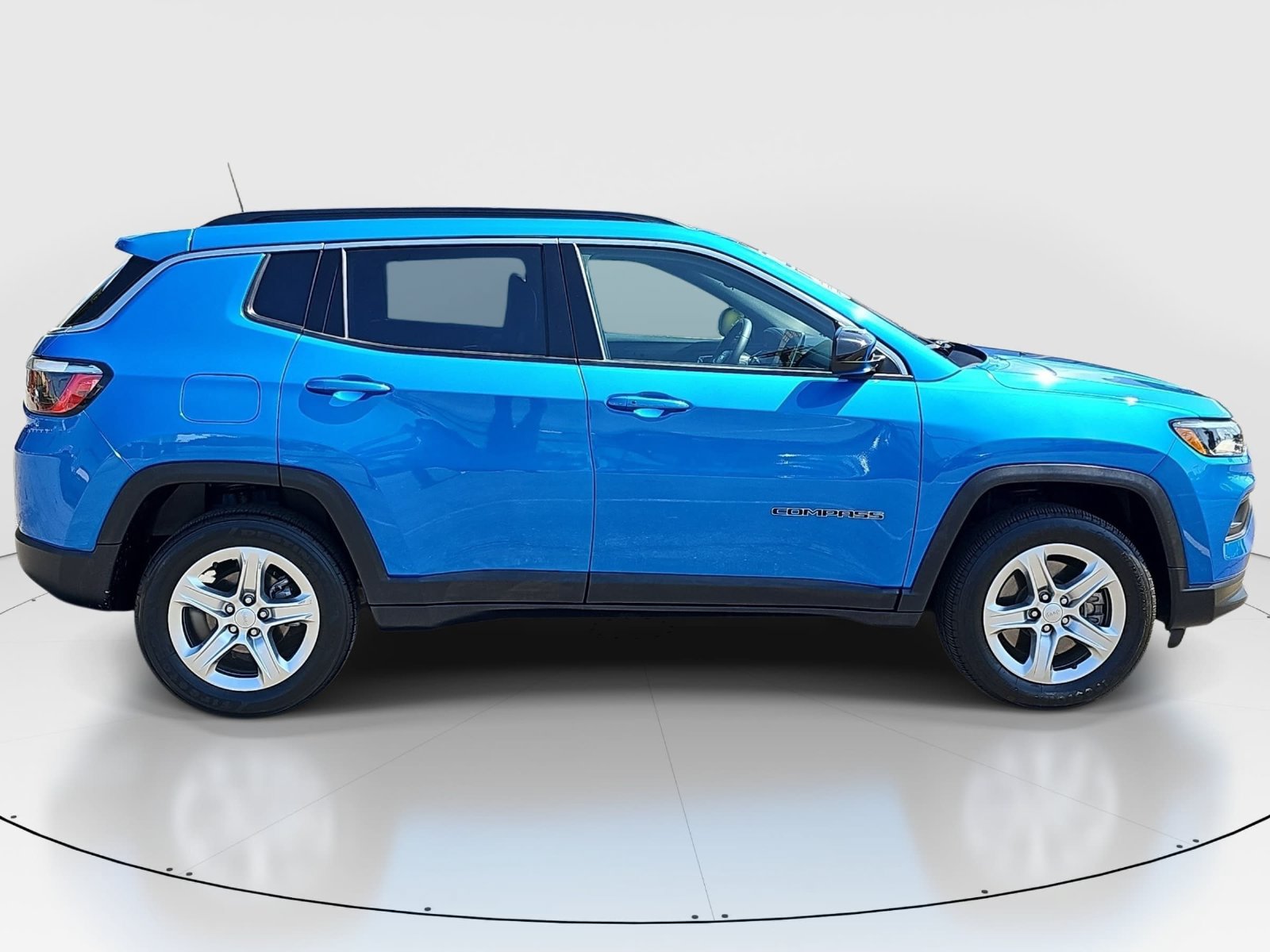 Used 2023 Jeep Compass Latitude AWD/4WD image 4