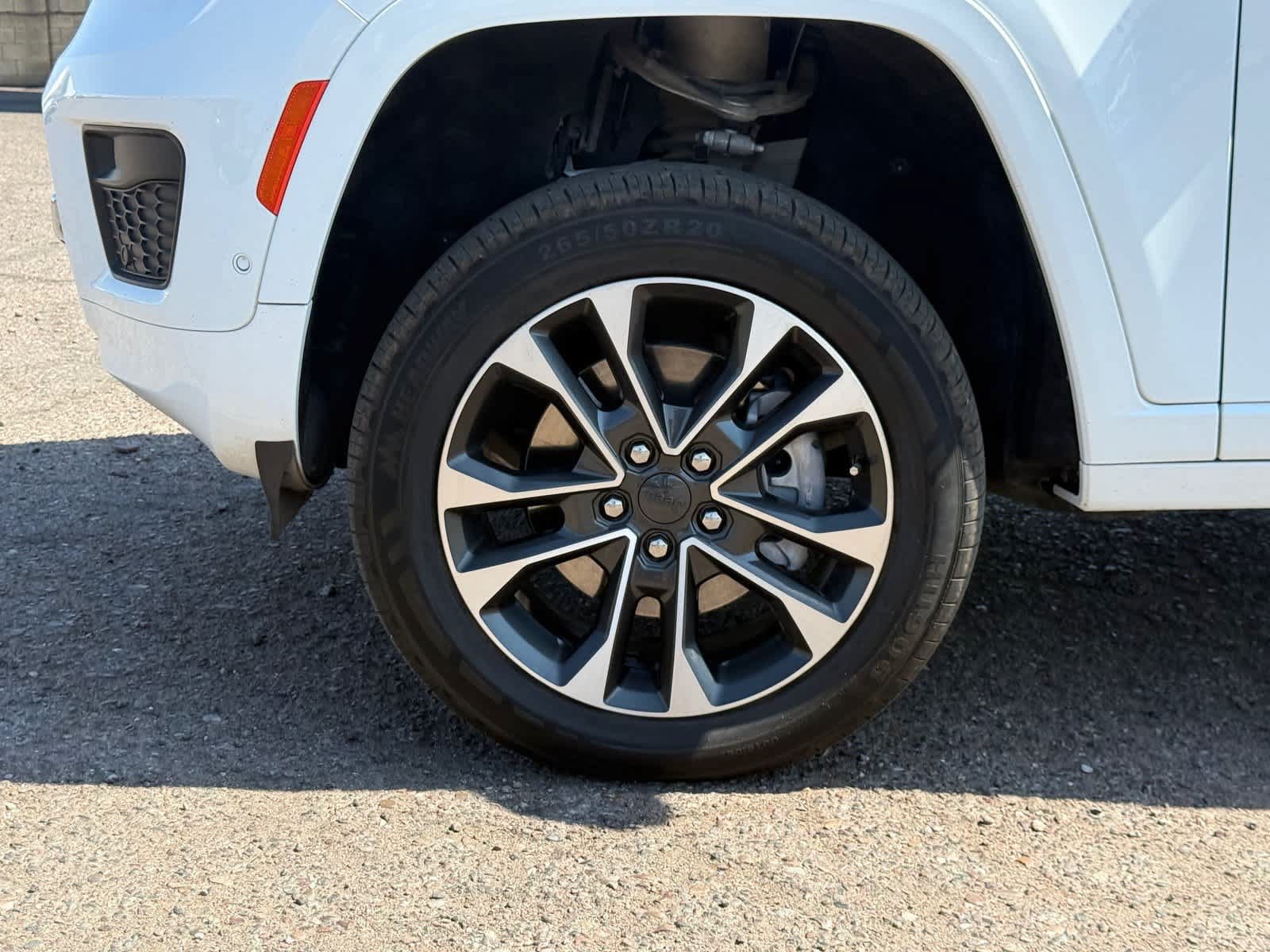 Used 2023 Jeep Grand Cherokee L Overland AWD/4WD image 12
