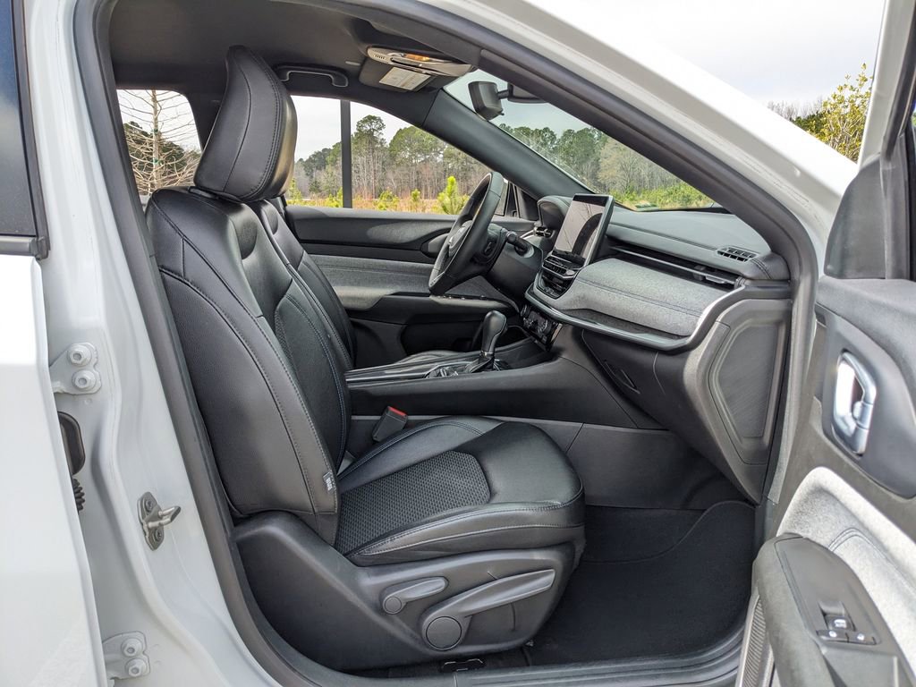 Used 2024 Jeep Compass Latitude image 47