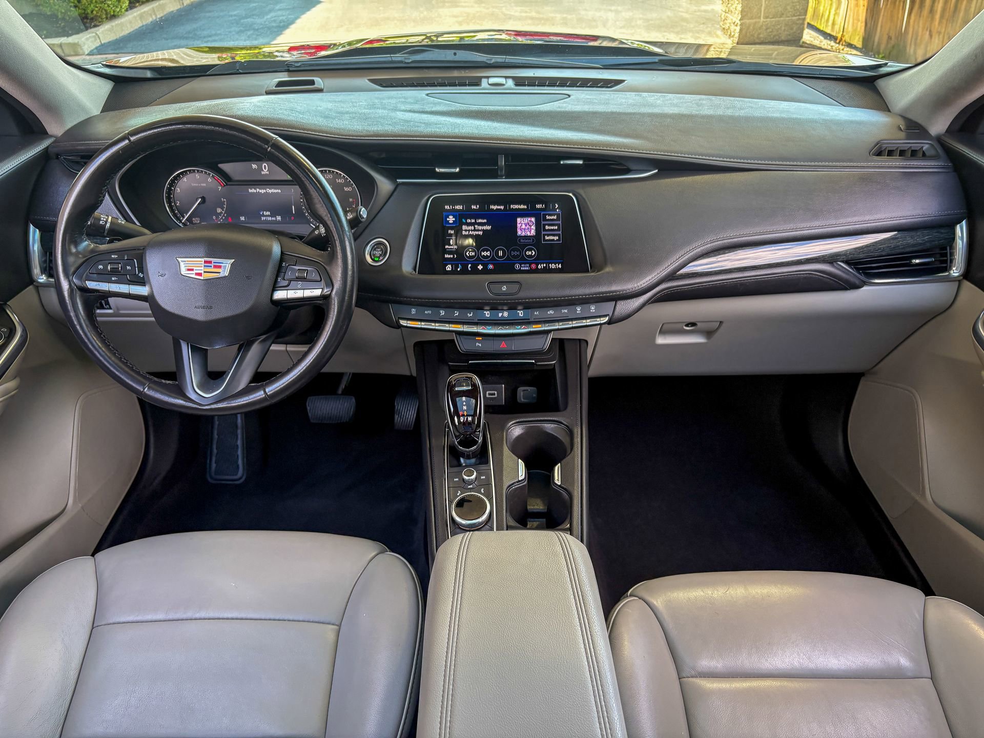 Used 2022 Cadillac XT4 Premium Luxury AWD/4WD image 2