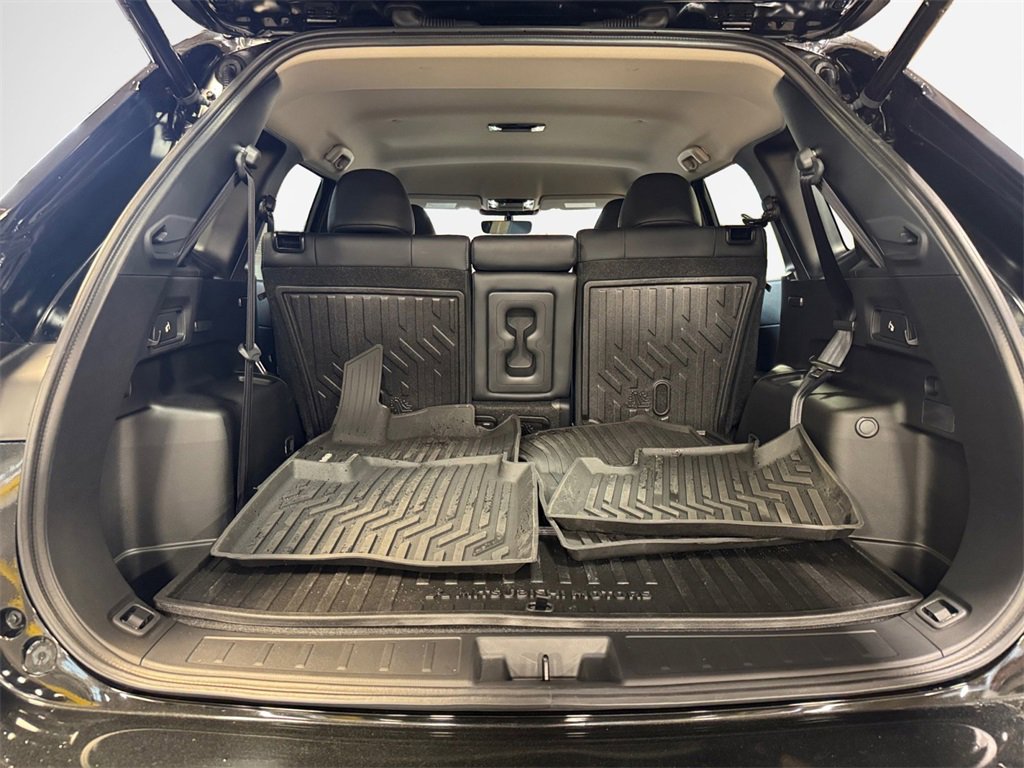 Used 2025 Mitsubishi Outlander SE image 25