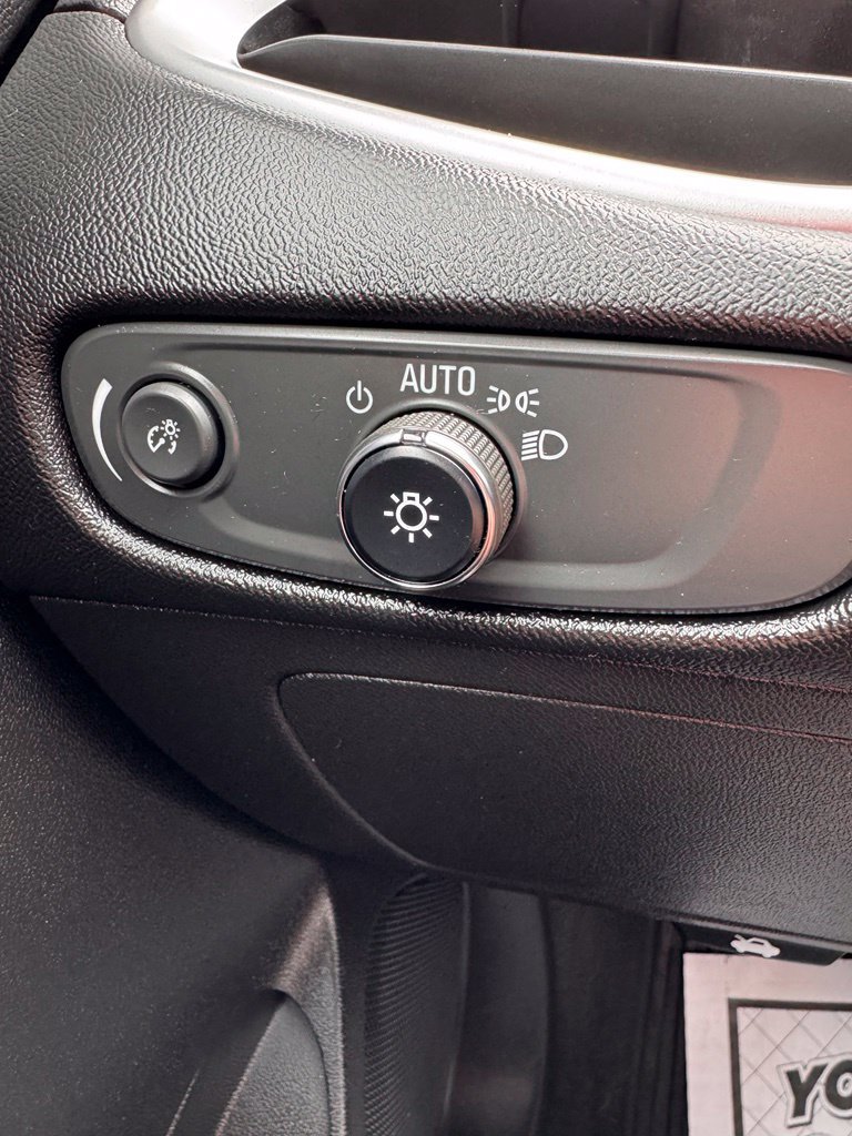 Used 2022 Chevrolet Malibu LT FWD image 23