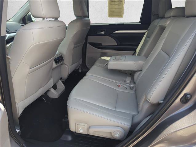 Used 2015 Toyota Highlander XLE FWD image 11