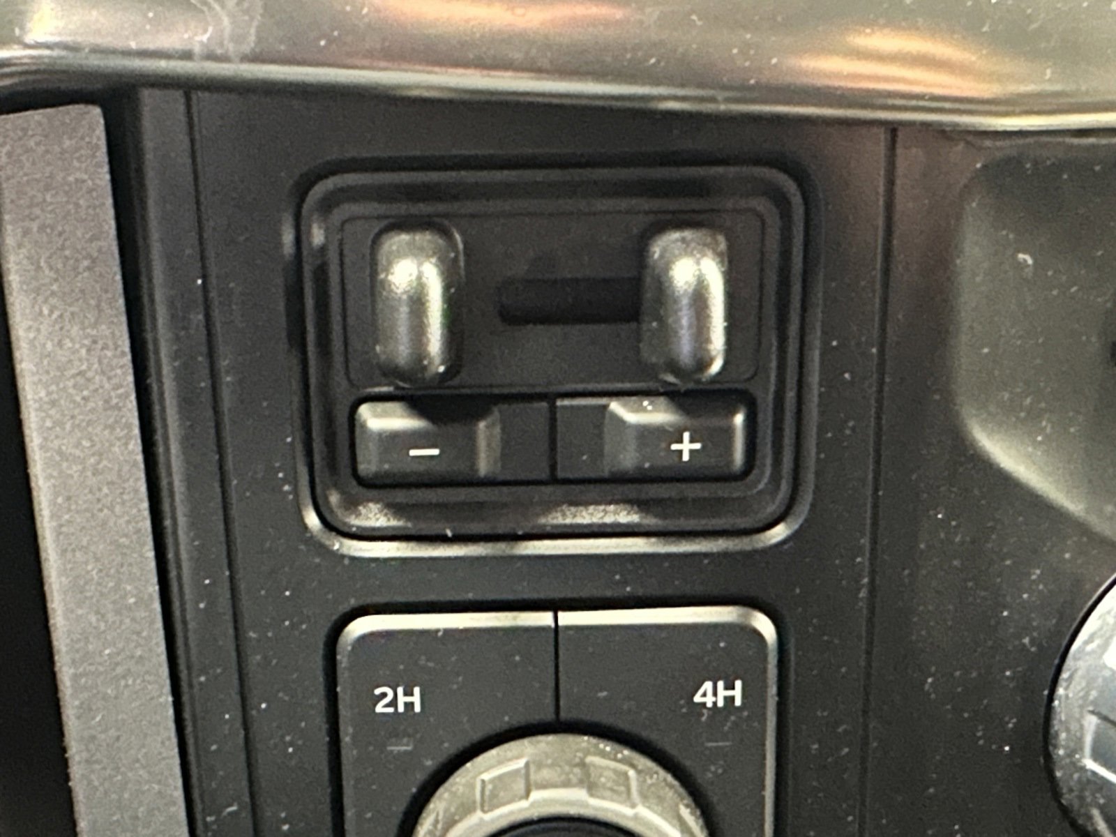 Used 2023 Ford F150 Lariat w/ Trailer Tow Package image 29