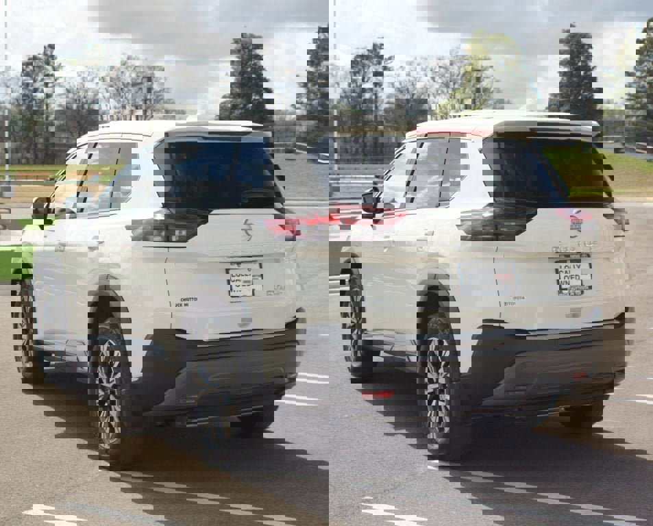 Used 2023 Nissan Rogue SV image 15