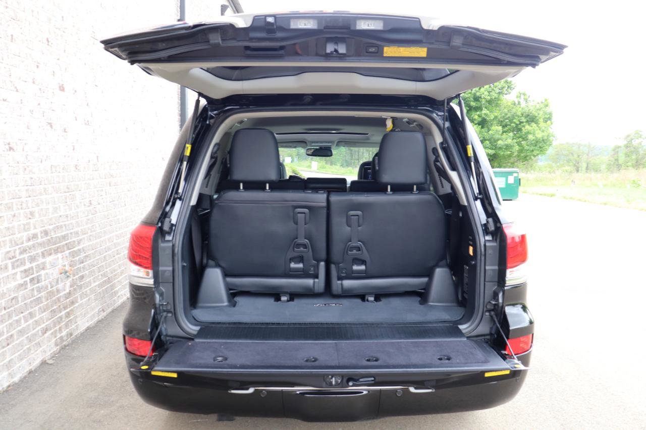Used 2015 Lexus LX 570 4WD image 41