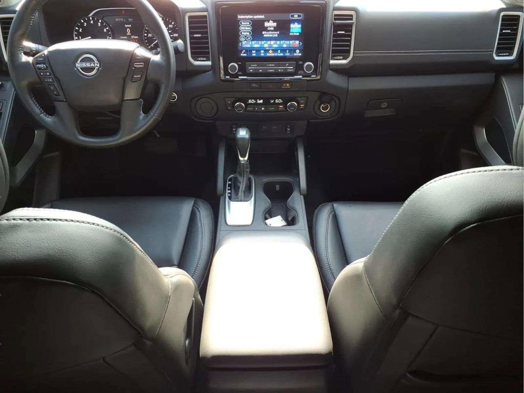 Used 2024 Nissan Frontier SL RWD image 12
