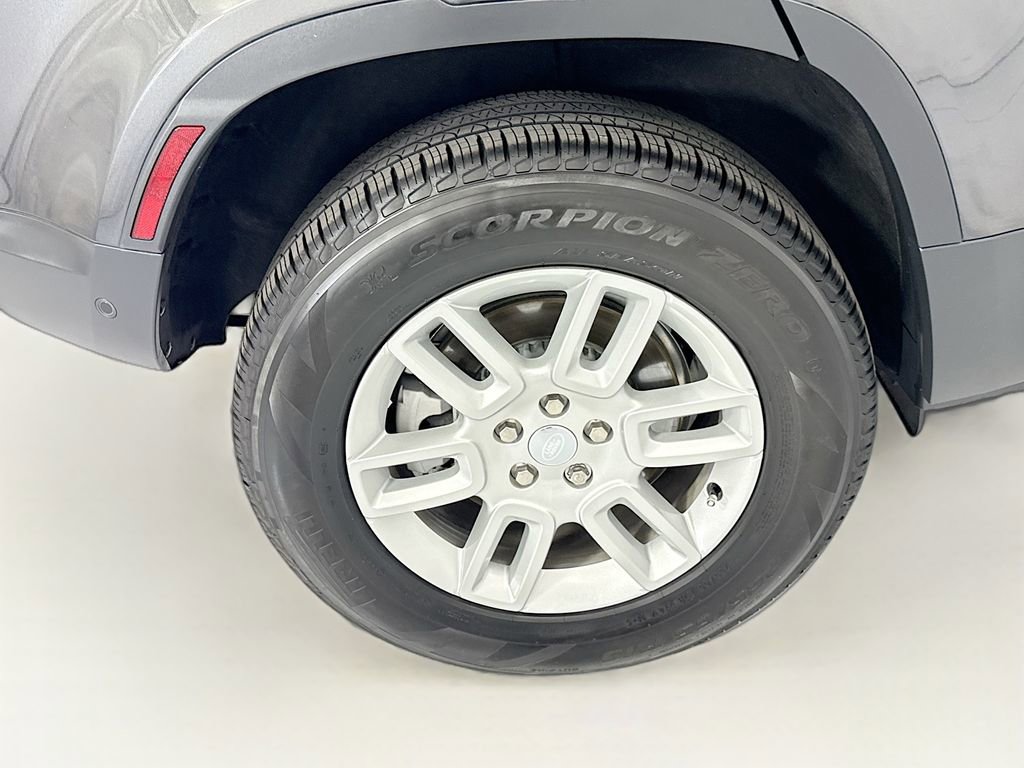 Certified 2025 Land Rover Defender 110 S image 32