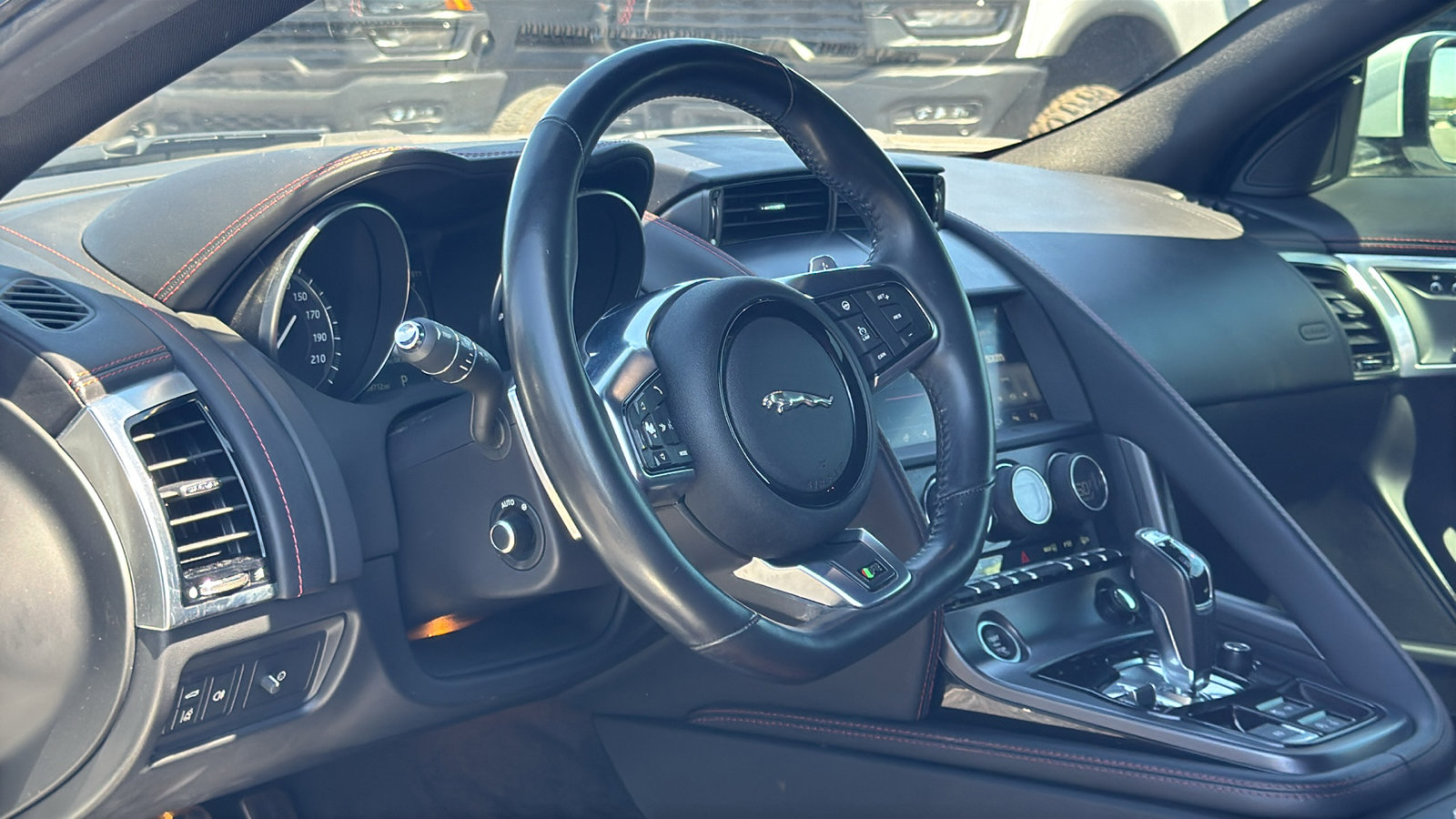 Used 2020 Jaguar F-TYPE R image 10