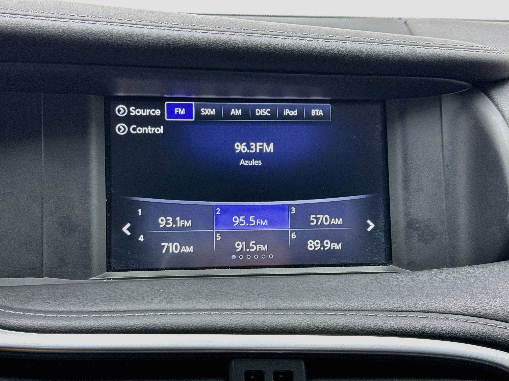 Used 2018 INFINITI QX30 Premium w/ Navigation Package FWD image 11