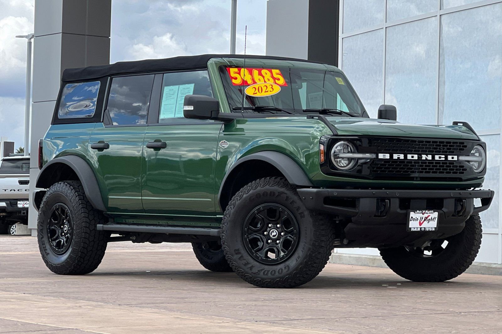 Used 2023 Ford Bronco Wildtrak image 2