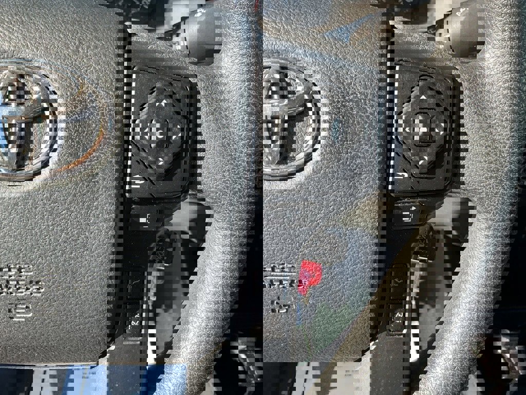 Used 2020 Toyota Tacoma SR image 8