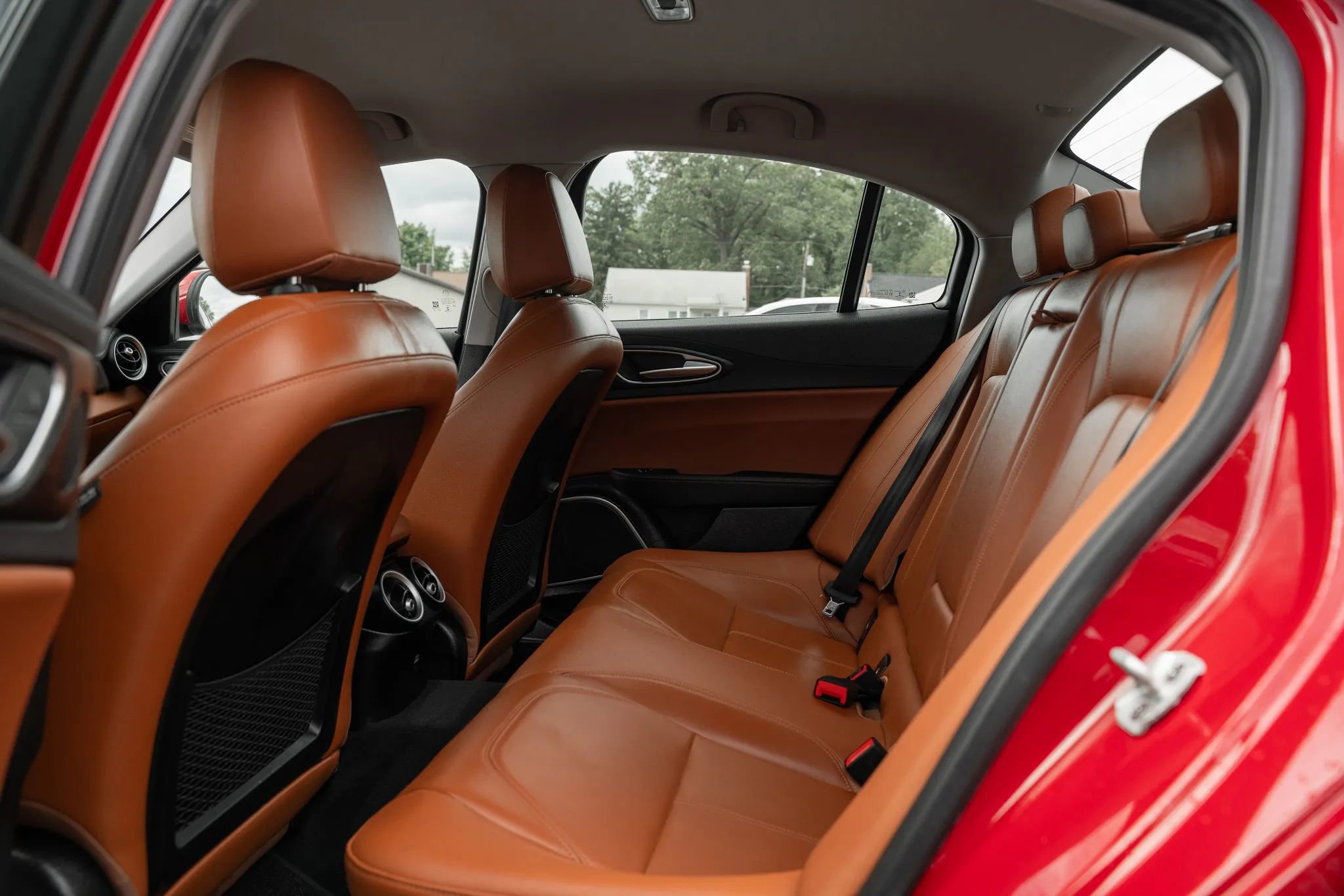 Used 2020 Alfa Romeo Giulia AWD w/ Cold Weather Package image 8