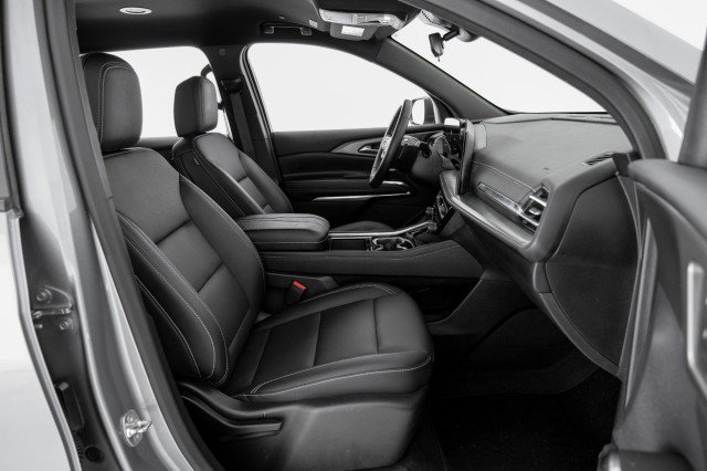 Used 2025 Chevrolet Traverse LT w/ LPO, Floor Liner Package FWD image 32