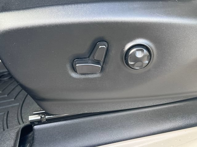 Used 2023 Chrysler Pacifica Limited FWD image 13