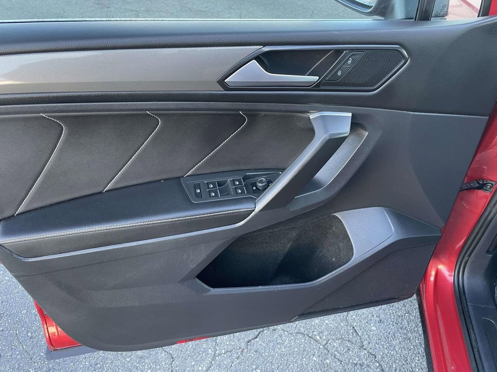 Used 2022 Volkswagen Tiguan SE image 28