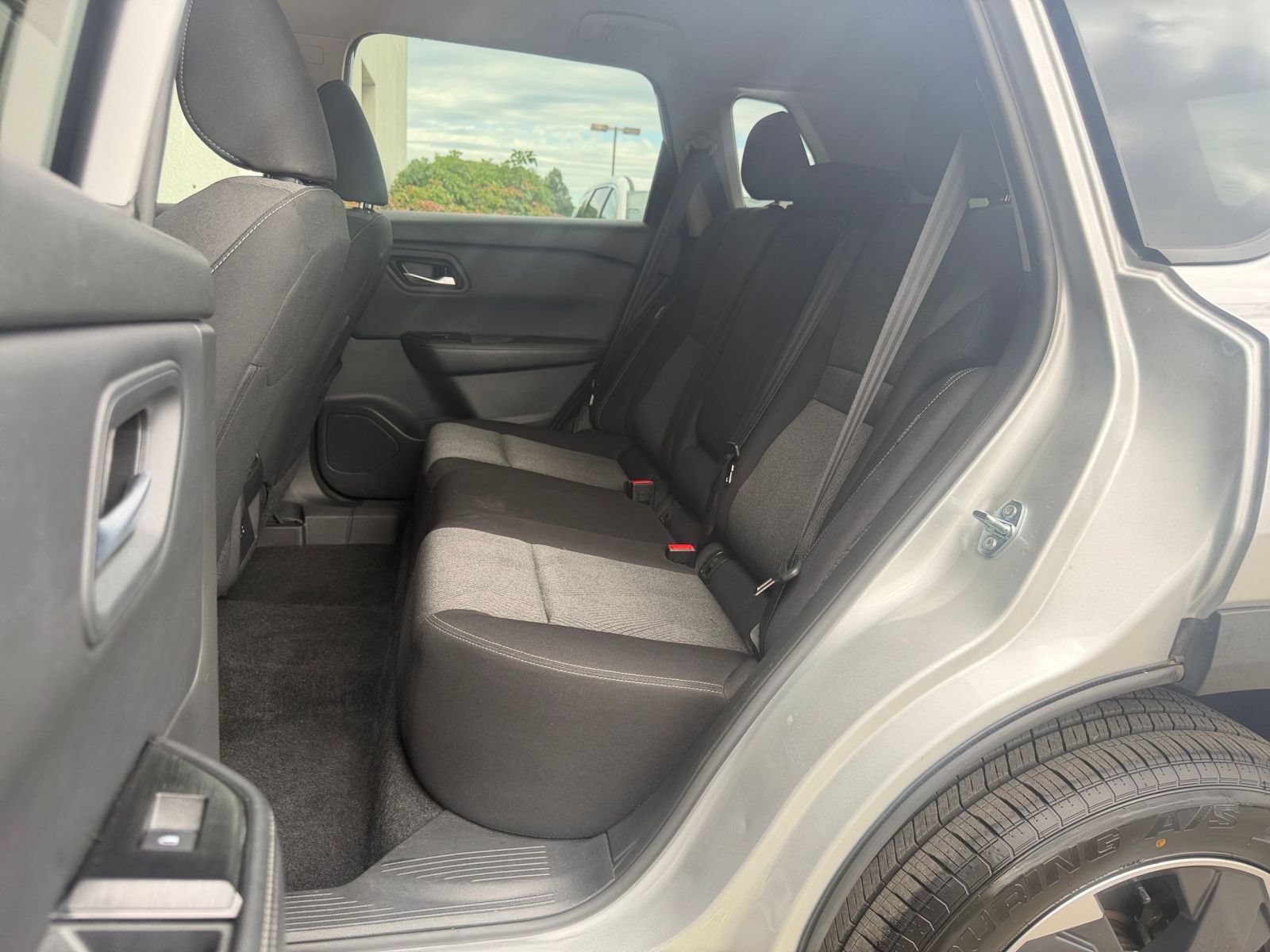 Used 2025 Nissan Rogue SV FWD image 39