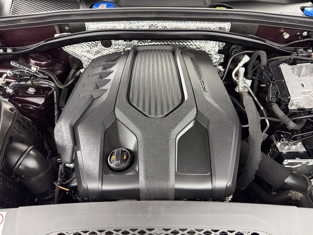Used 2023 Porsche Macan AWD/4WD image 23