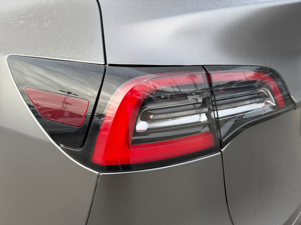 Used 2020 Tesla Model Y Long Range image 35