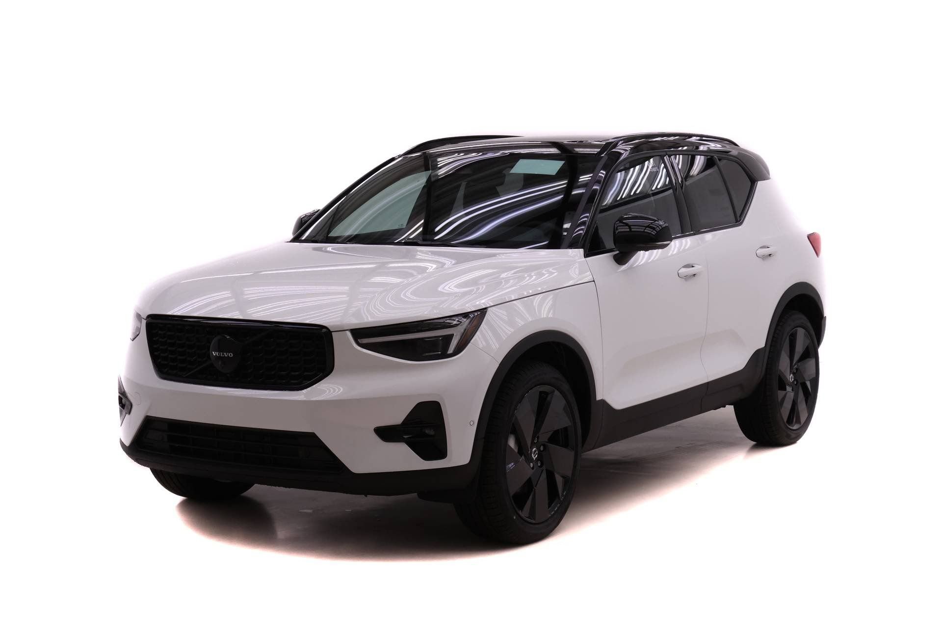 New 2026 Volvo XC40 B5 Ultra w/ Protection Package Premier AWD/4WD image 1
