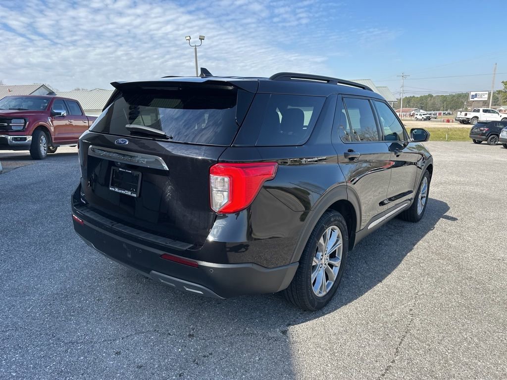 Used 2023 Ford Explorer XLT w/ Equipment Group 202A image 7