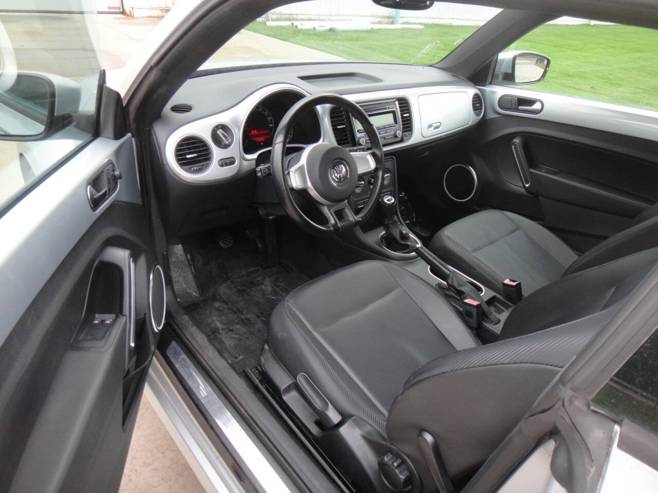 Used 2012 Volkswagen Beetle 2.5 FWD image 11