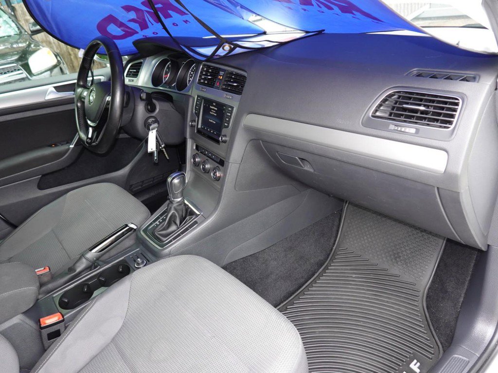 Used 2017 Volkswagen Golf S image 20