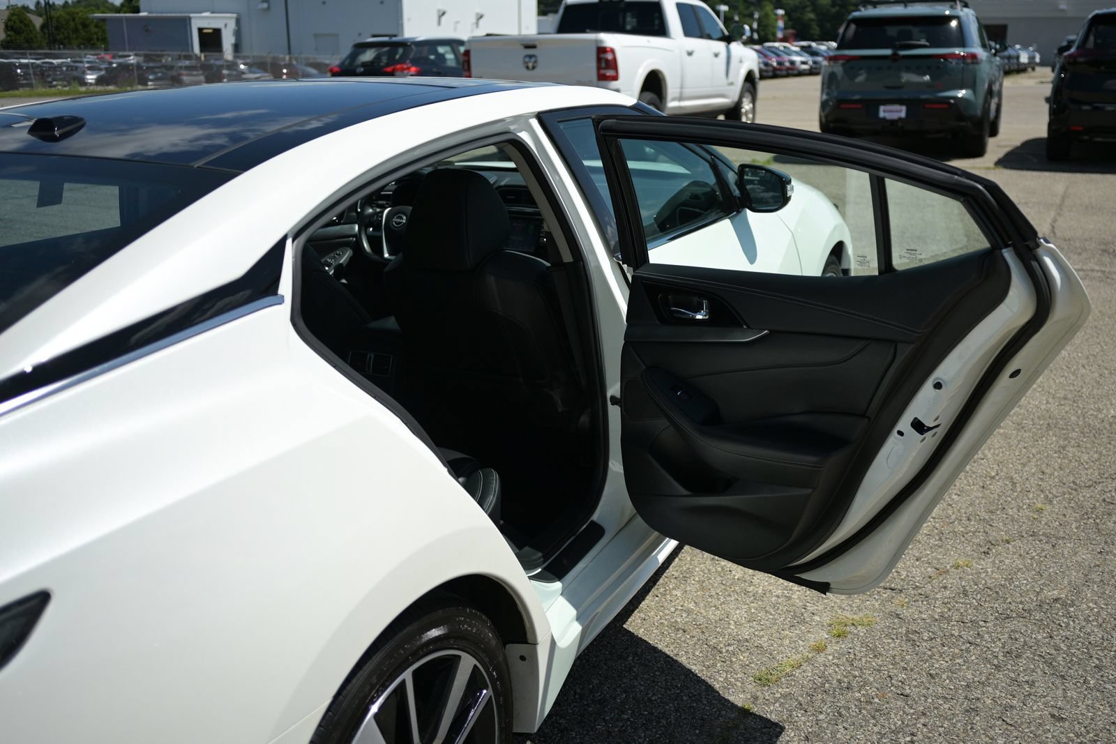 Used 2023 Nissan Maxima SL FWD image 37