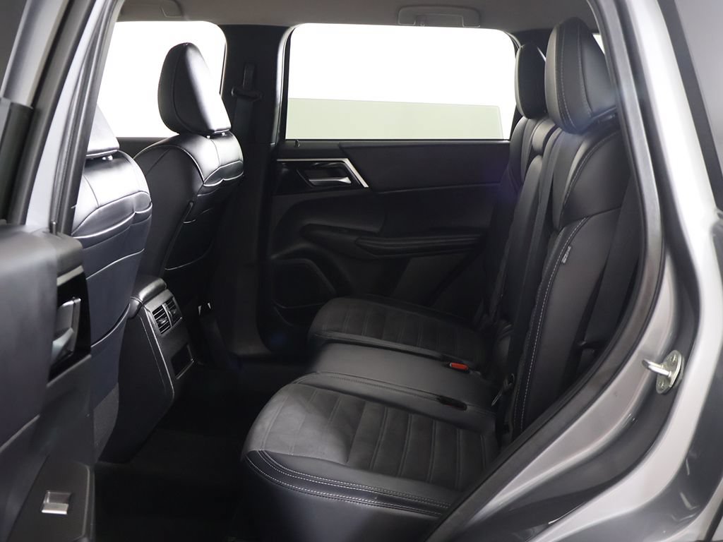 Used 2024 Mitsubishi Outlander SE AWD/4WD image 30