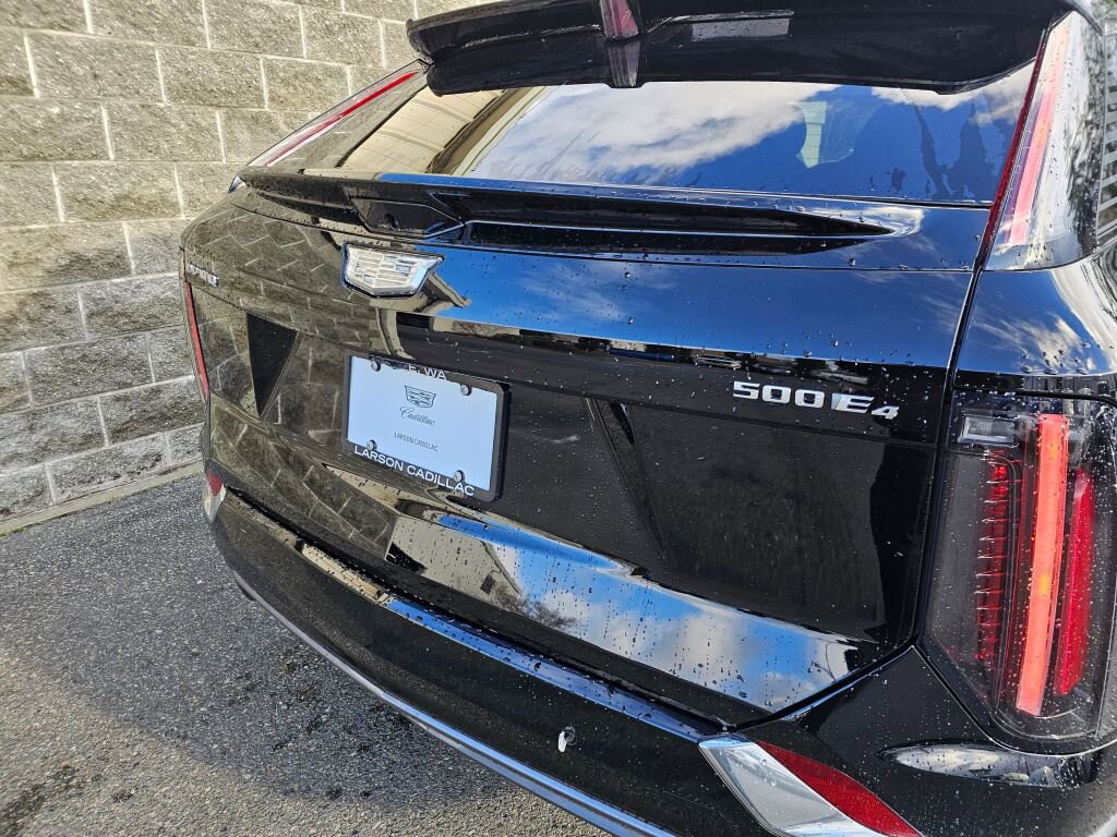 New 2026 Cadillac Optiq Luxury 1 image 18