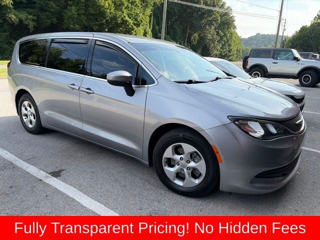 Used 2017 Chrysler Pacifica LX w/ Tire & Wheel Group FWD image 2