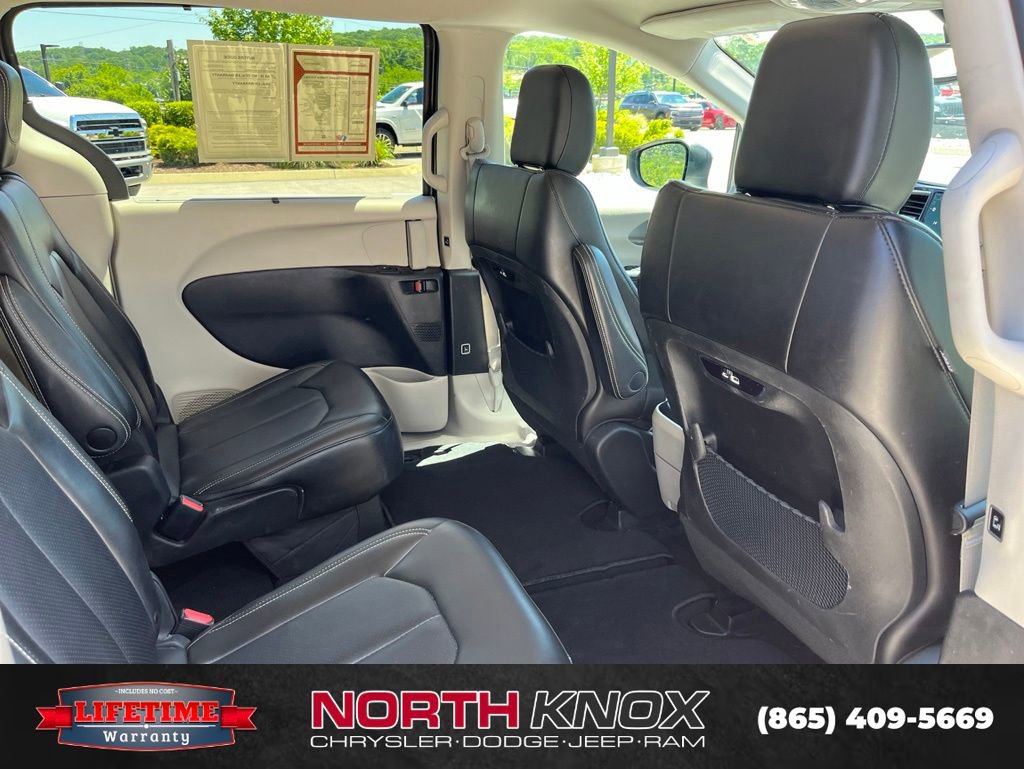 Used 2023 Chrysler Pacifica Touring-L FWD image 23